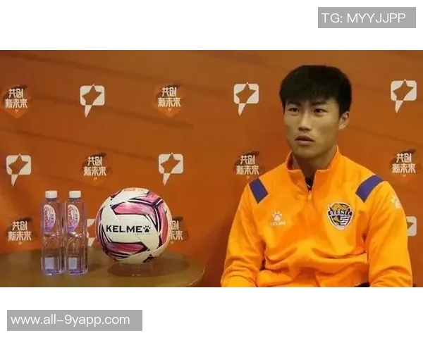 泰山队第72分钟进攻失误谢文能传中直接飞出底线引发球迷失望