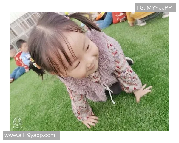 内马尔与家人欢庆新年分享温馨瞬间祝福大家新年快乐